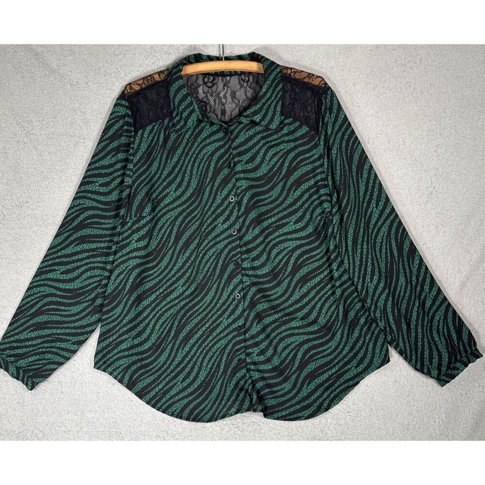 Torrid Women’s Blouse Size 2 Green Tiger Stripes Lace Yoke Office Animal Print‎